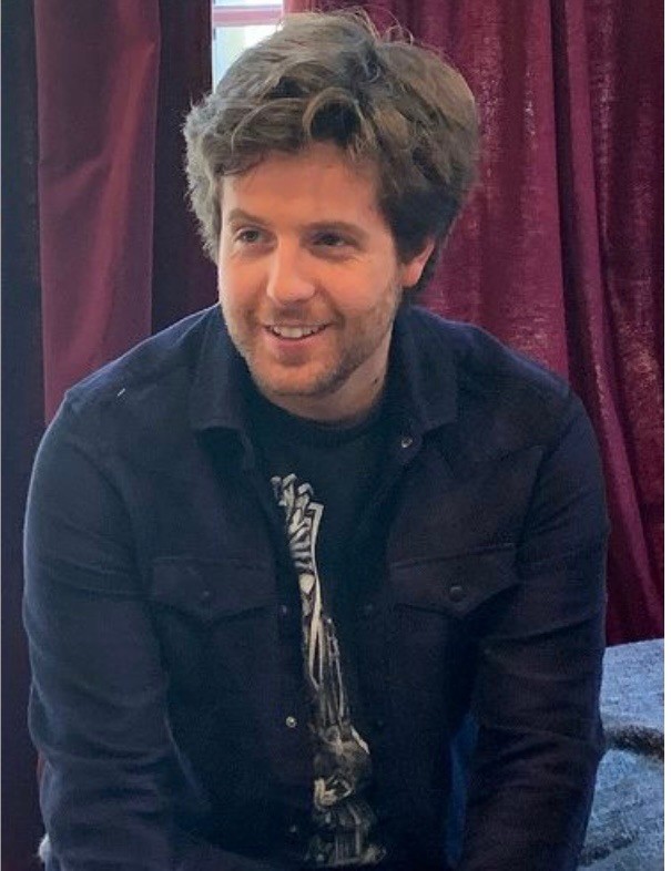 Dana Carvey's son, Dex, dies.